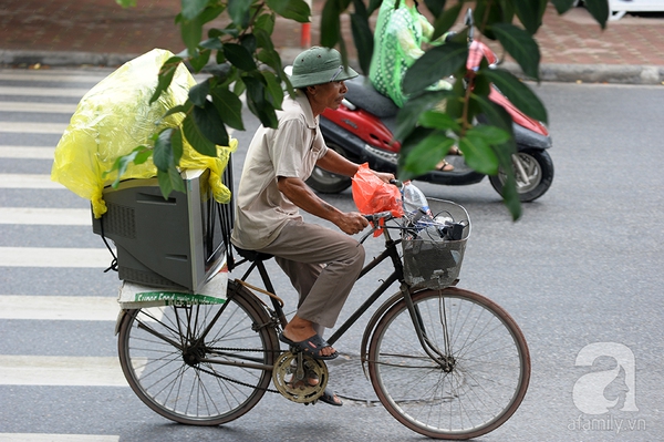 Mưa kéo dài, thời tiết Hà Nội mát mẻ như mùa thu